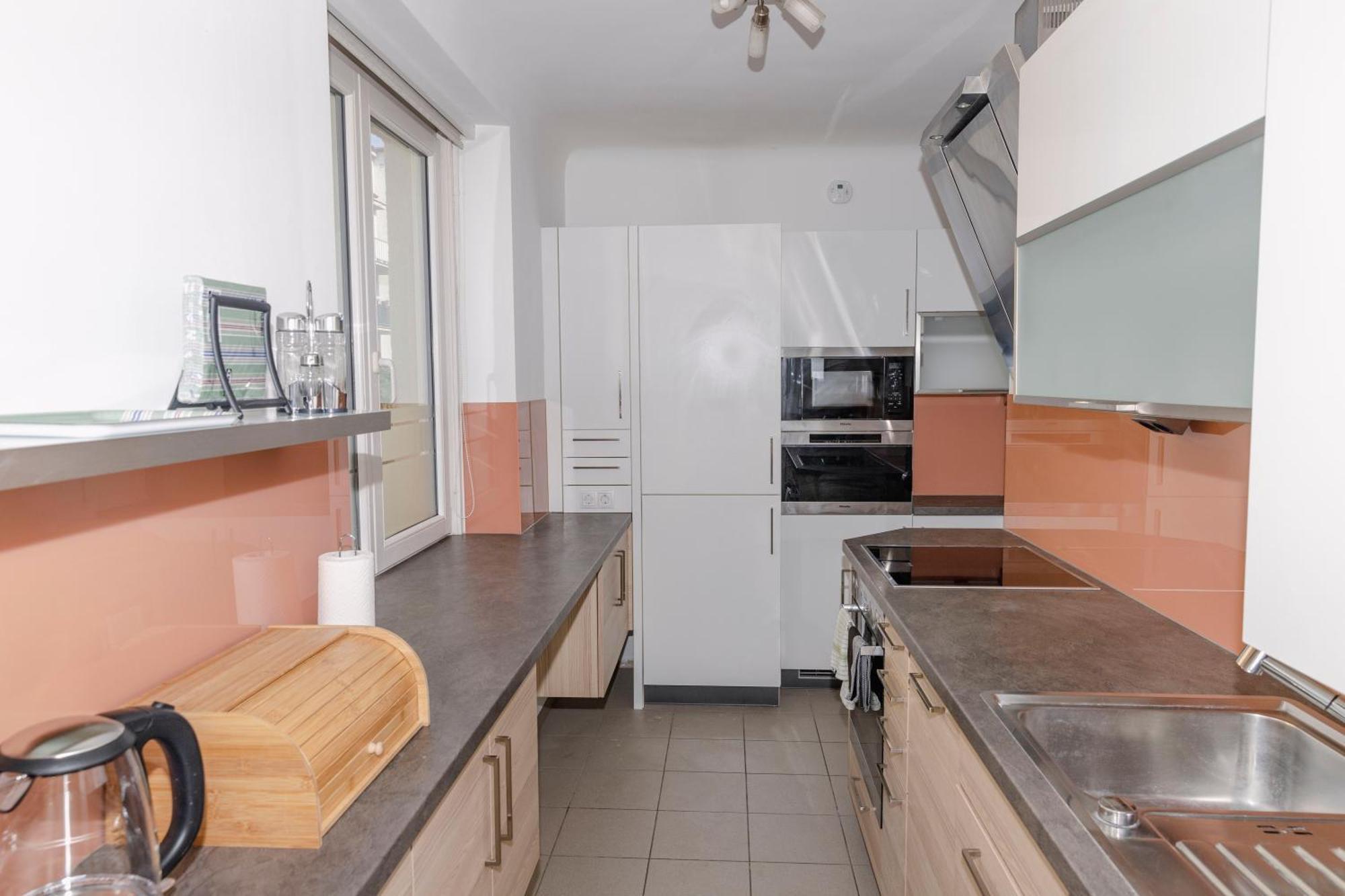 Beautiful 2-Bedroom Apartment Near Schoenbrunn Wenen Buitenkant foto