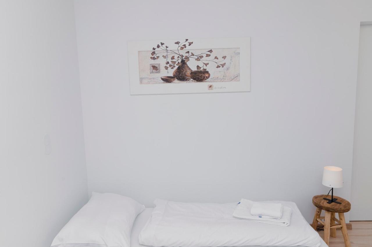Beautiful 2-Bedroom Apartment Near Schoenbrunn Wenen Buitenkant foto