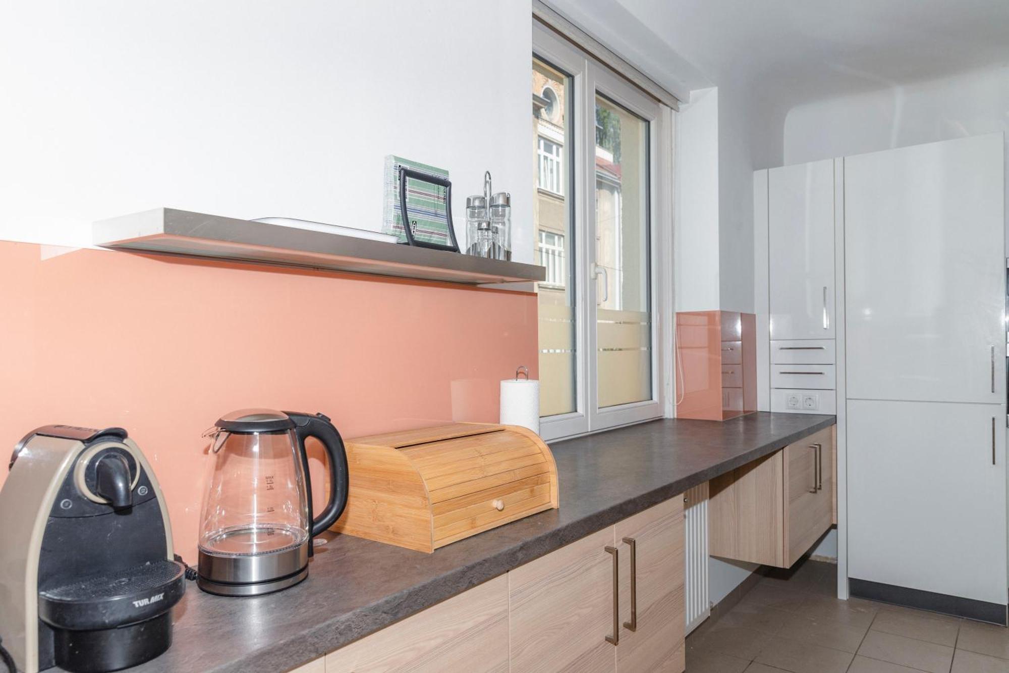 Beautiful 2-Bedroom Apartment Near Schoenbrunn Wenen Buitenkant foto